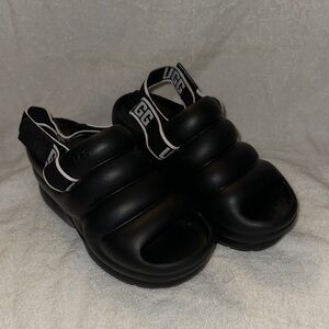 Like New! Ugg Sport Yeah Slide size 9